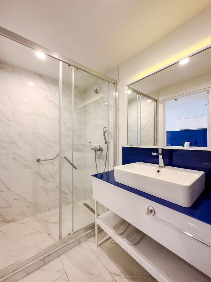 Seaside Resort In New Orbi Twins Batumi Exterior foto